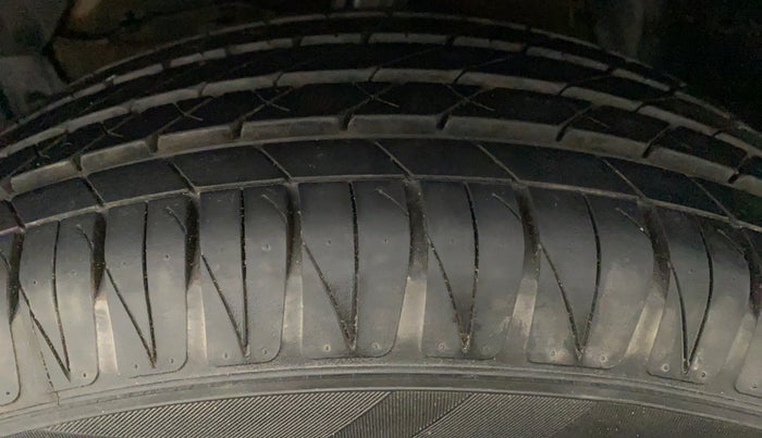 2018 Maruti Vitara Brezza ZDI, Diesel, Manual, 58,869 km, Left Front Tyre Tread