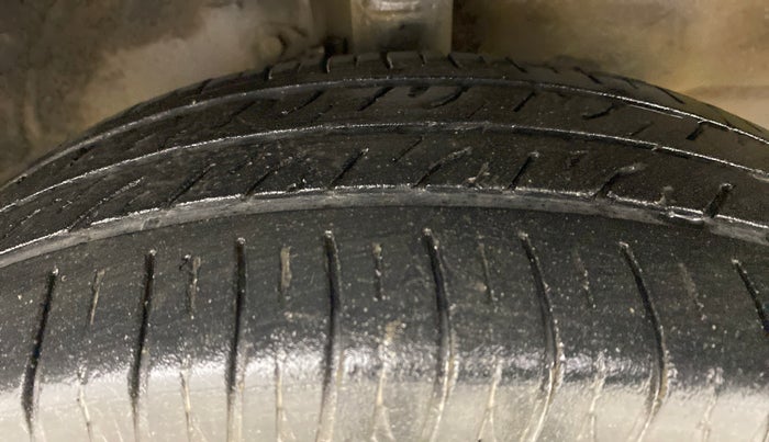 2016 Maruti Wagon R 1.0 VXI, Petrol, Manual, 66,122 km, Right Front Tyre Tread