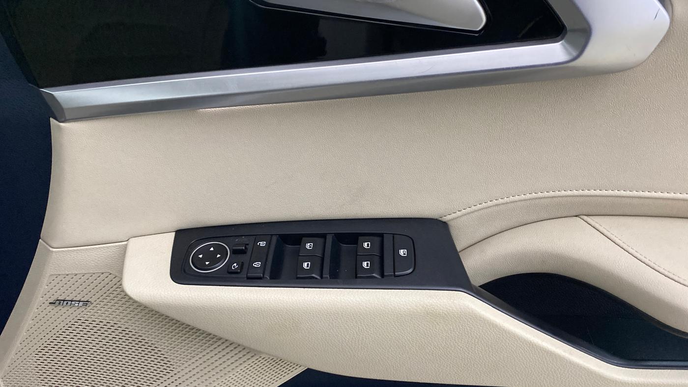 2022 KIA CARENS LUXURY PLUS 1.4 PETROL 6 STR, Petrol, Manual, 74,755 km, Driver Side Door Panels Control