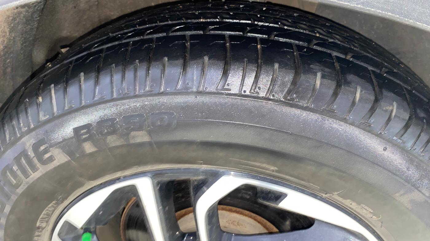 2022 KIA CARENS LUXURY PLUS 1.4 PETROL 6 STR, Petrol, Manual, 74,755 km, Right Front Tyre Tread