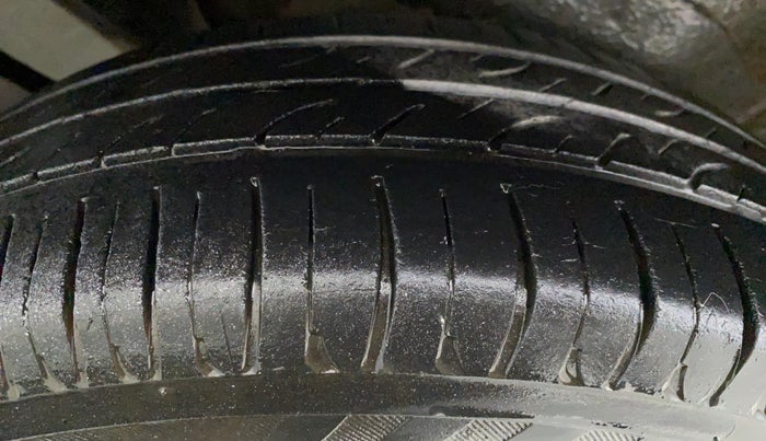 2011 Maruti Wagon R 1.0 VXI, Petrol, Manual, 60,953 km, Right Rear Tyre Tread