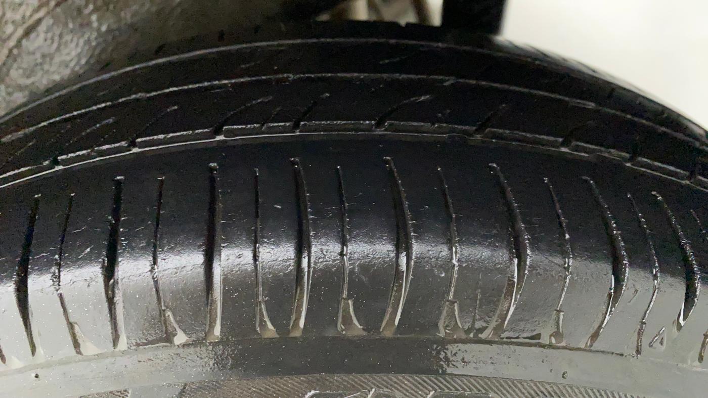 2011 Maruti Wagon R 1.0 VXI, Petrol, Manual, 60,953 km, Left Front Tyre Tread