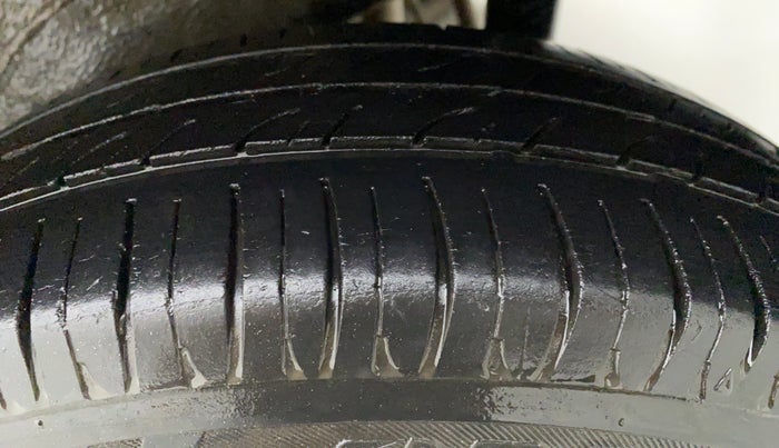 2011 Maruti Wagon R 1.0 VXI, Petrol, Manual, 60,953 km, Left Front Tyre Tread