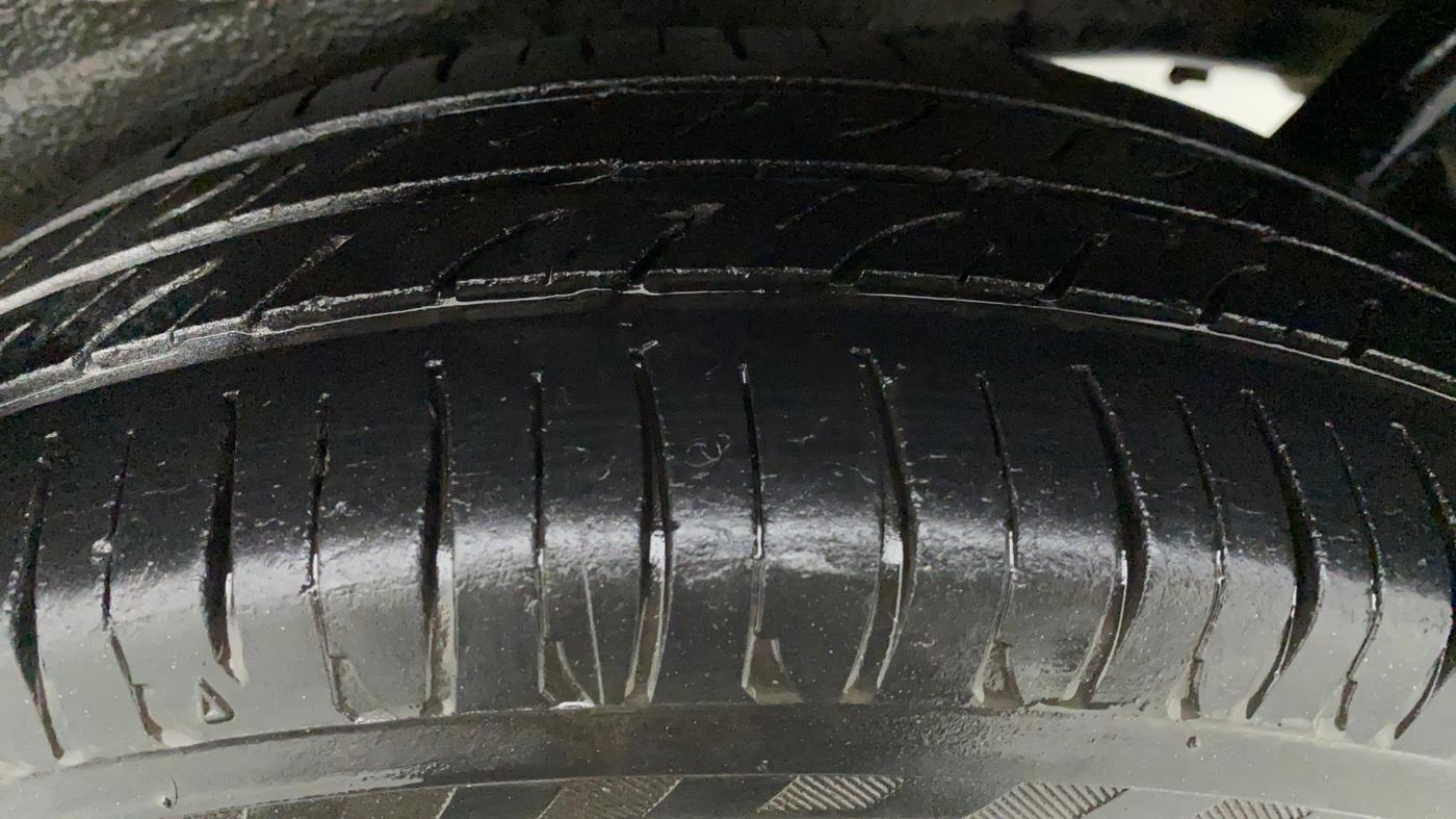 2011 Maruti Wagon R 1.0 VXI, Petrol, Manual, 60,953 km, Right Front Tyre Tread