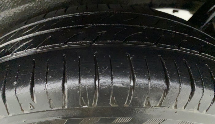 2011 Maruti Wagon R 1.0 VXI, Petrol, Manual, 60,953 km, Right Front Tyre Tread