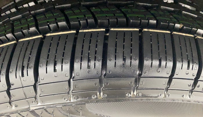 2017 Ford Ecosport TITANIUM 1.5L PETROL AT, Petrol, Automatic, 66,433 km, Left Rear Tyre Tread