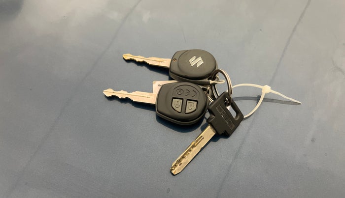 2016 Maruti Baleno DELTA PETROL 1.2, Petrol, Manual, 1,01,471 km, Key Close Up