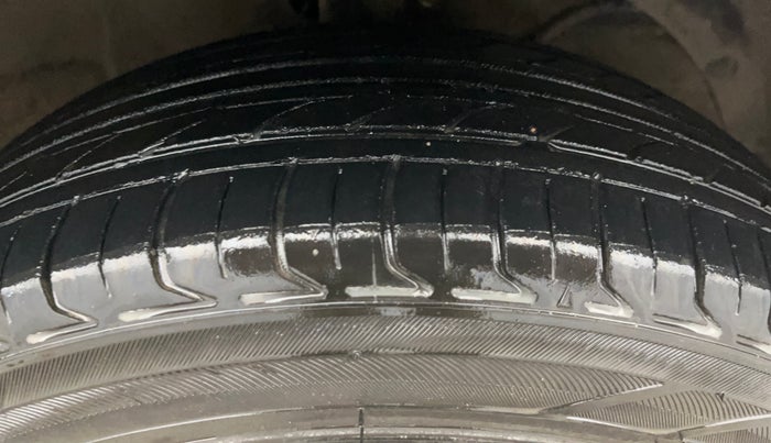 2016 Maruti Baleno DELTA PETROL 1.2, Petrol, Manual, 1,01,471 km, Right Front Tyre Tread