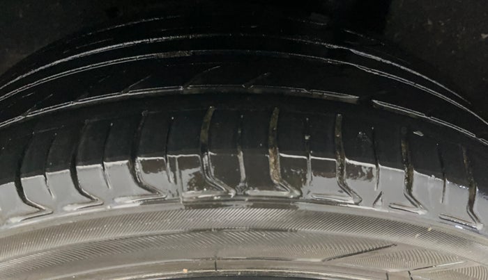 2016 Maruti Baleno DELTA PETROL 1.2, Petrol, Manual, 1,01,471 km, Left Rear Tyre Tread