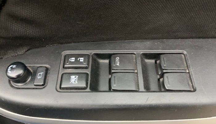 2016 Maruti Baleno DELTA PETROL 1.2, Petrol, Manual, 1,01,471 km, Driver Side Door Panels Control