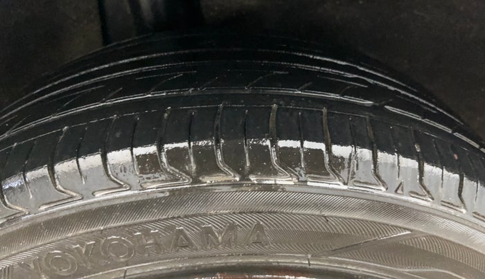 2016 Maruti Baleno DELTA PETROL 1.2, Petrol, Manual, 1,01,471 km, Right Rear Tyre Tread