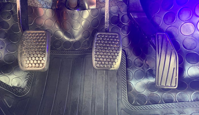 2018 Maruti Alto 800 LXI, Petrol, Manual, 52,429 km, Pedals