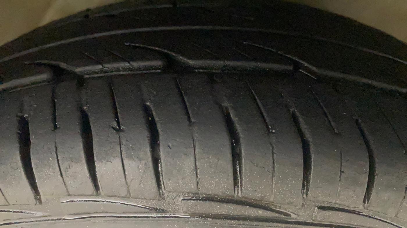 2018 Maruti Alto 800 LXI, Petrol, Manual, 52,429 km, Right Front Tyre Tread