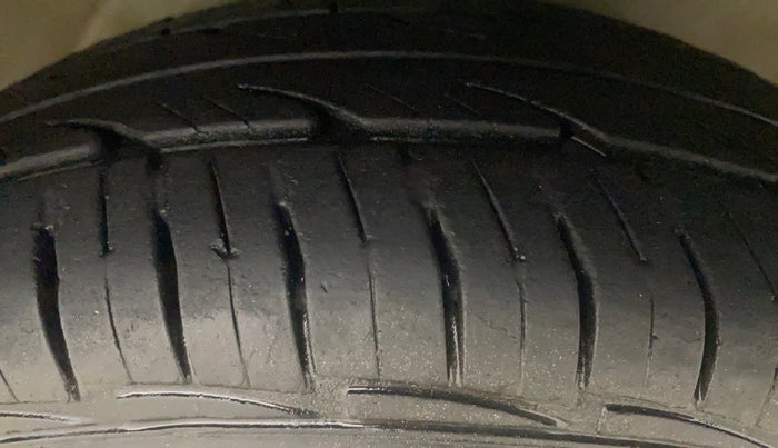 2018 Maruti Alto 800 LXI, Petrol, Manual, 52,429 km, Right Front Tyre Tread