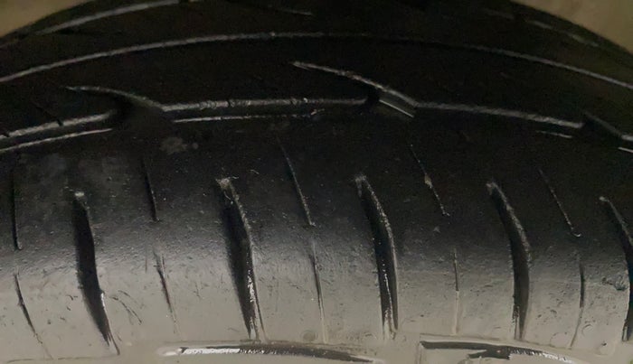 2018 Maruti Alto 800 LXI, Petrol, Manual, 52,429 km, Left Front Tyre Tread