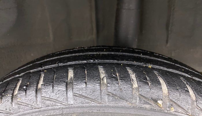 2020 Renault Kwid RXT 0.8, Petrol, Manual, 66,696 km, Left Rear Tyre Tread