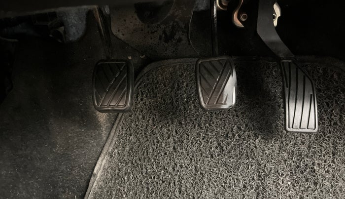 2016 Maruti Swift LXI (O), Petrol, Manual, 66,119 km, Pedals