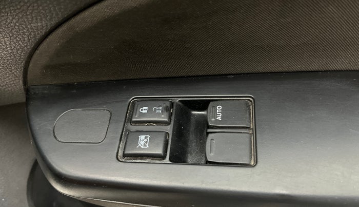 2016 Maruti Swift LXI (O), Petrol, Manual, 66,119 km, Driver Side Door Panels Control