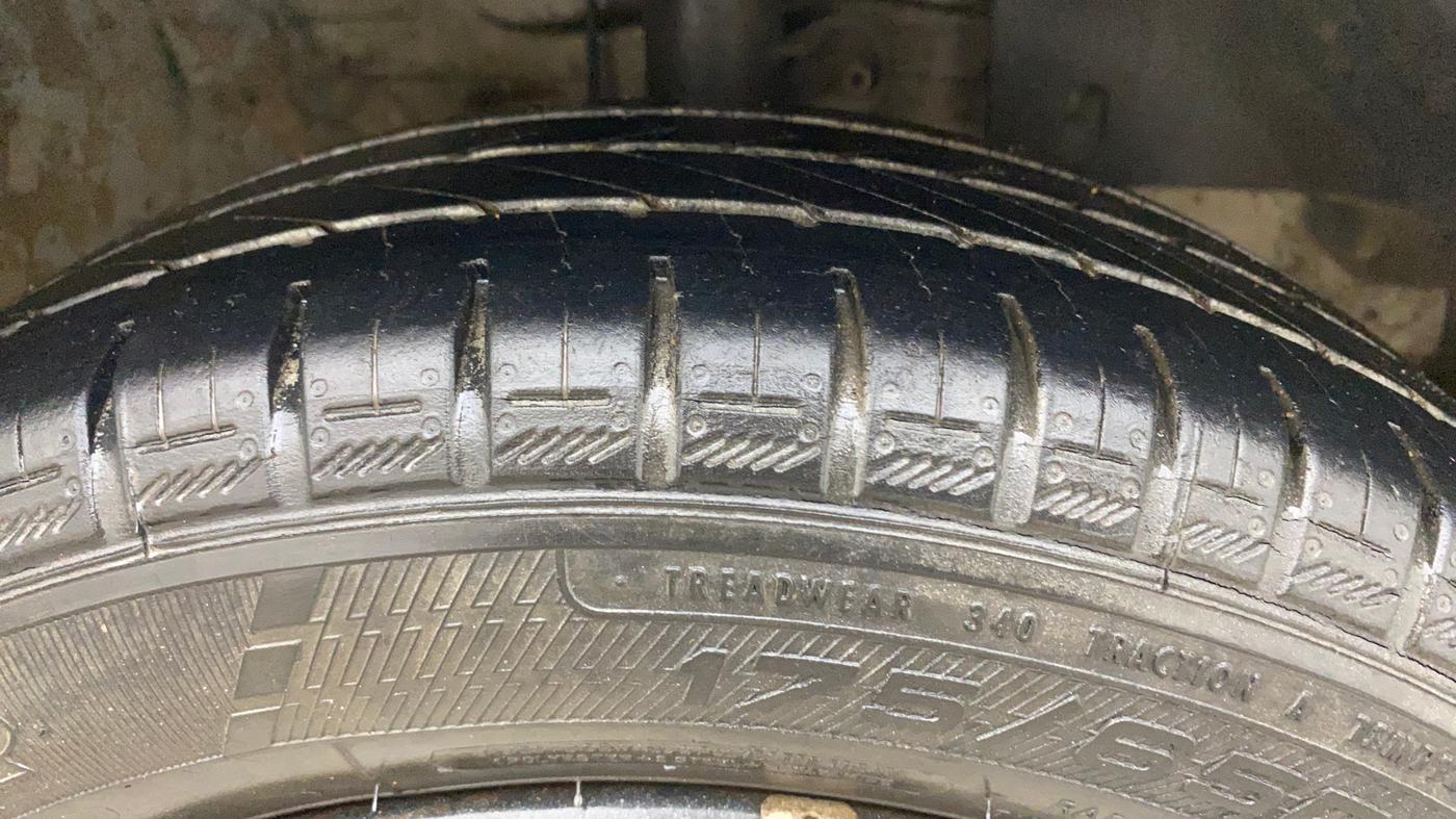 2013 Honda Brio S MT, Petrol, Manual, 72,108 km, Right Front Tyre Tread