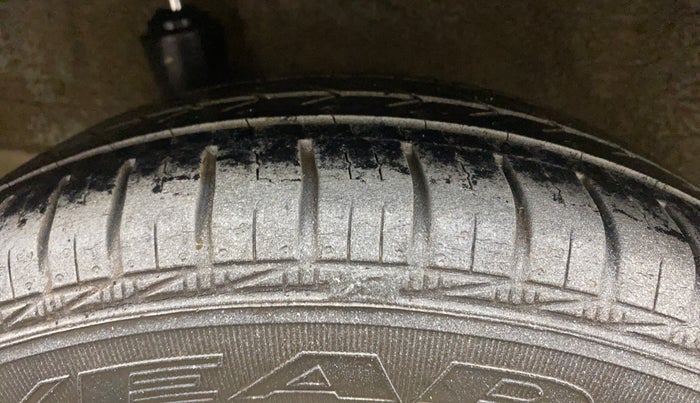 2013 Honda Brio S MT, Petrol, Manual, 72,099 km, Right Rear Tyre Tread