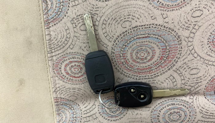 2013 Honda Brio S MT, Petrol, Manual, 72,099 km, Key Close Up