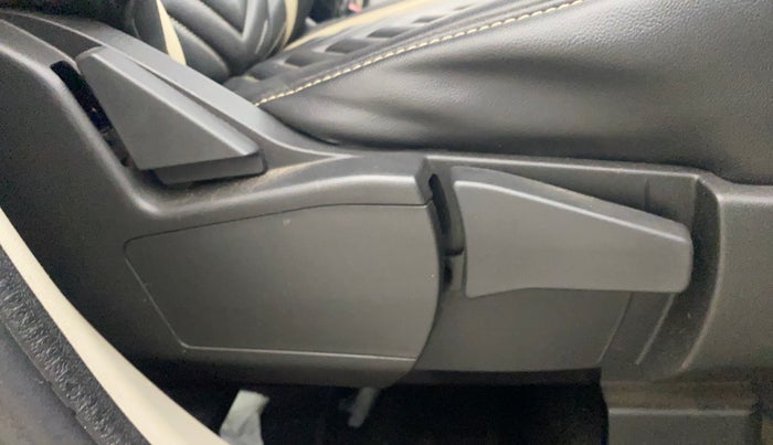 2024 Renault TRIBER RXZ, Petrol, Manual, 5,354 km, Driver Side Adjustment Panel