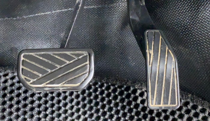 2017 Maruti IGNIS DELTA 1.2 K12 AMT, CNG, Automatic, 68,705 km, Pedals