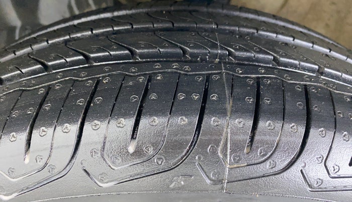 2017 Maruti IGNIS DELTA 1.2 K12 AMT, CNG, Automatic, 68,705 km, Left Front Tyre Tread