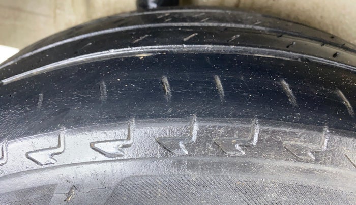 2017 Maruti IGNIS DELTA 1.2 K12 AMT, CNG, Automatic, 68,705 km, Right Rear Tyre Tread