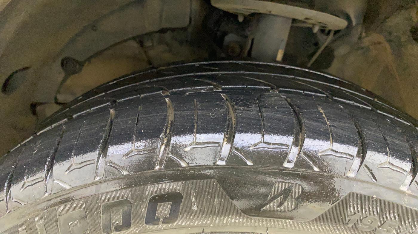 2019 Toyota Glanza V, Petrol, Manual, 64,808 km, Left Front Tyre Tread