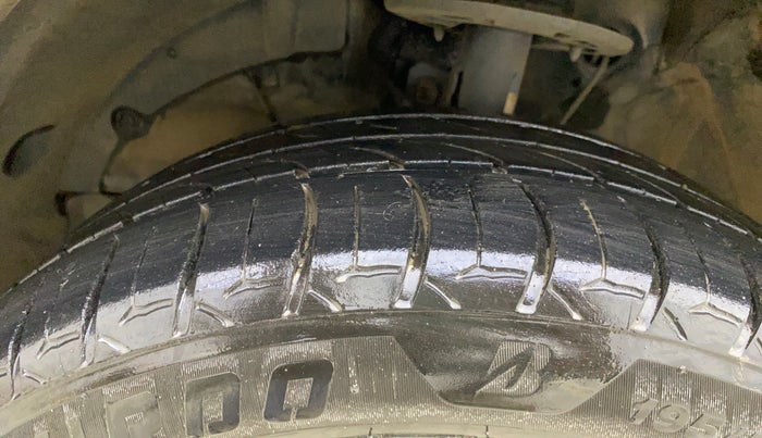 2019 Toyota Glanza V, Petrol, Manual, 64,759 km, Left Front Tyre Tread