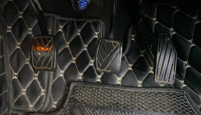 2019 Toyota Glanza V, Petrol, Manual, 64,759 km, Pedals