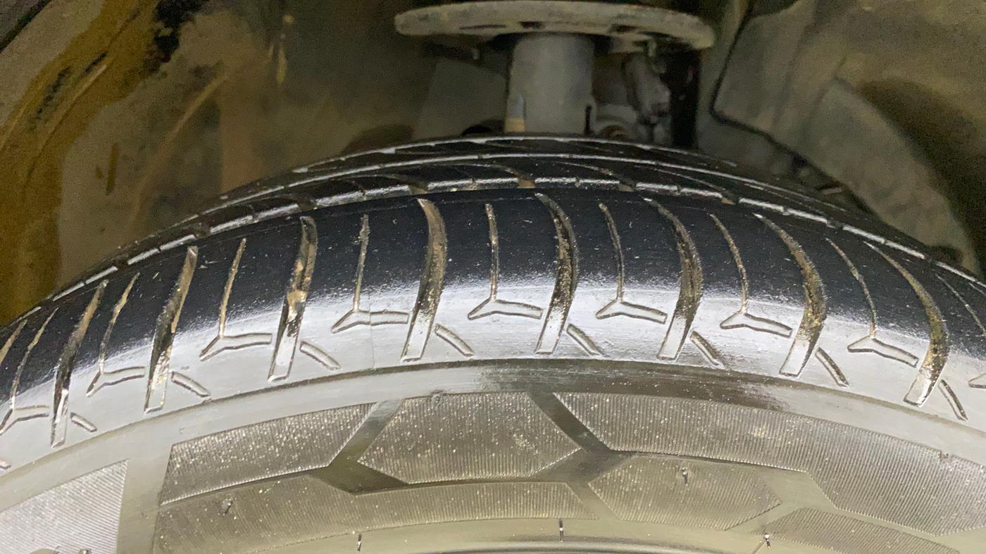2019 Toyota Glanza V, Petrol, Manual, 64,808 km, Right Front Tyre Tread