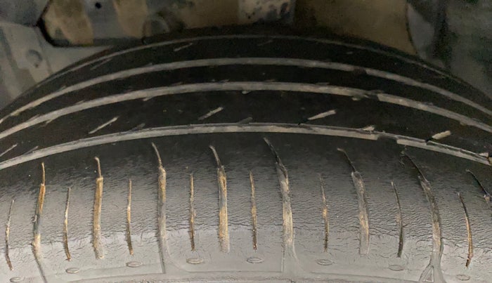 2017 Maruti Vitara Brezza VDI, Diesel, Manual, 96,567 km, Left Front Tyre Tread