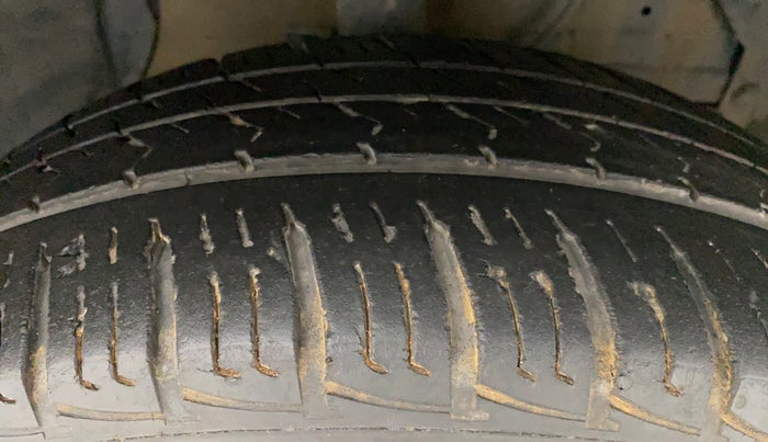 2017 Maruti Vitara Brezza VDI, Diesel, Manual, 96,567 km, Right Front Tyre Tread
