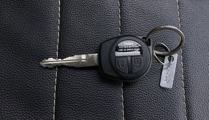 2014 Maruti Swift Dzire ZXI, Petrol, Manual, 1,00,618 km, Key Close Up