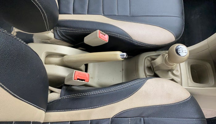 2014 Maruti Swift Dzire ZXI, Petrol, Manual, 1,00,618 km, Gear Lever