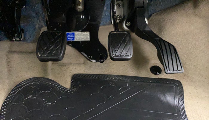 2014 Maruti Swift Dzire ZXI, Petrol, Manual, 1,00,618 km, Pedals