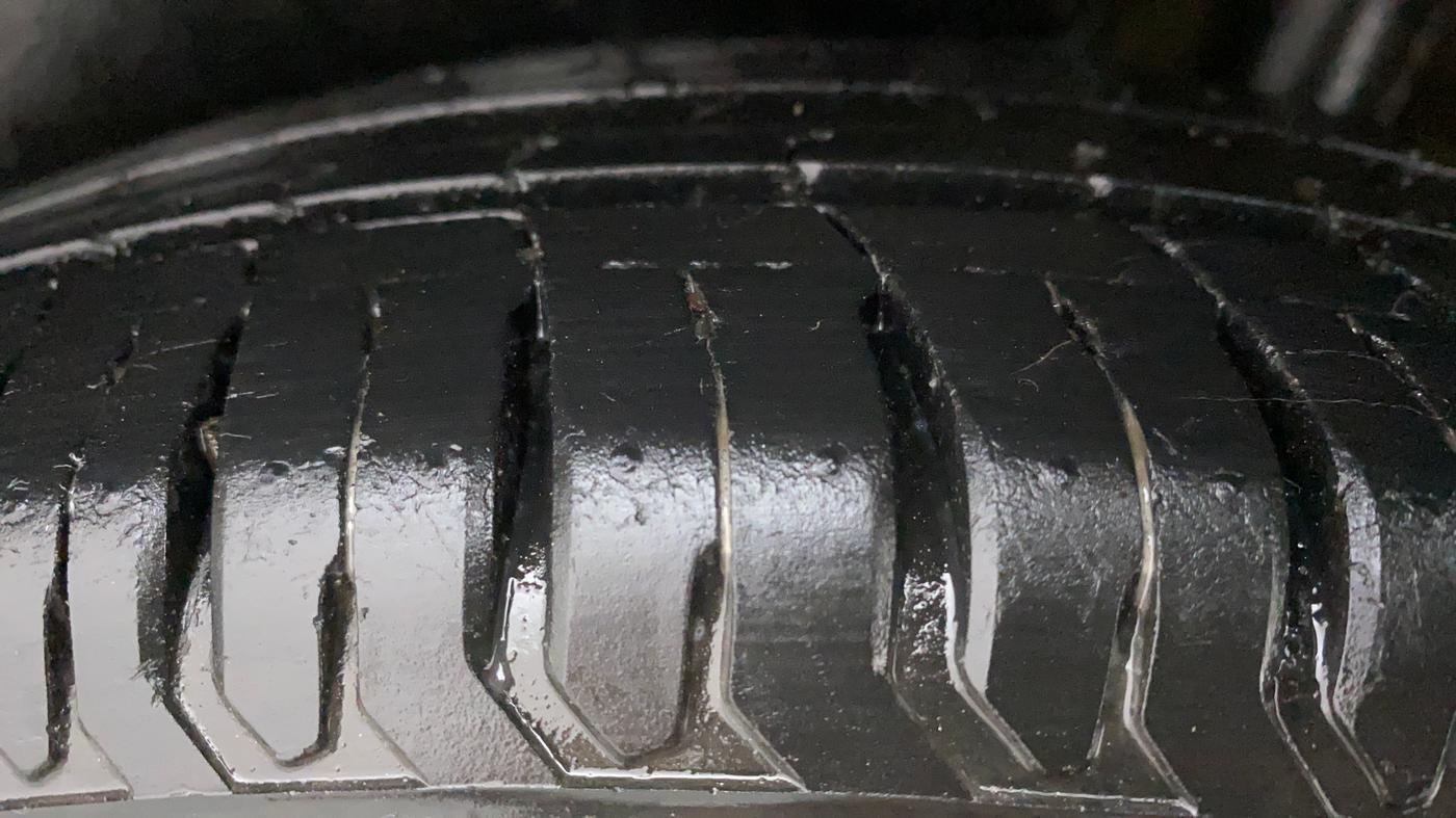 2017 Maruti Dzire VXI, Petrol, Manual, 33,052 km, Left Rear Tyre Tread
