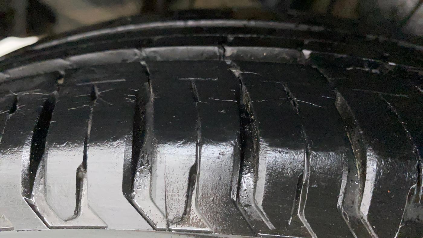 2017 Maruti Dzire VXI, Petrol, Manual, 33,052 km, Right Rear Tyre Tread