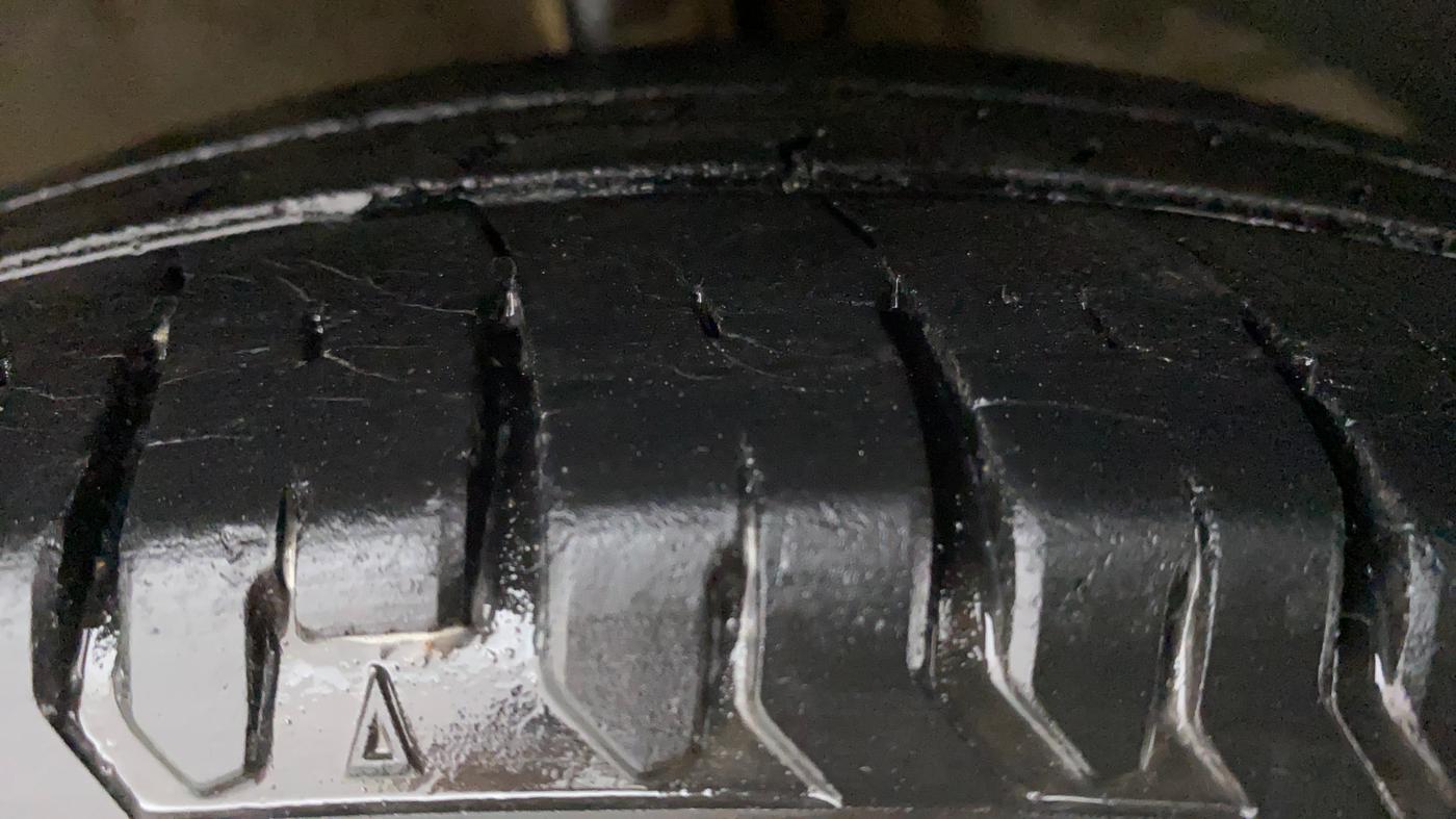 2017 Maruti Dzire VXI, Petrol, Manual, 33,052 km, Right Front Tyre Tread