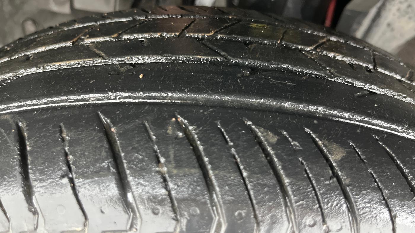 2023 Nissan MAGNITE XV PREMIUM, Petrol, Manual, 69,400 km, Left Front Tyre Tread