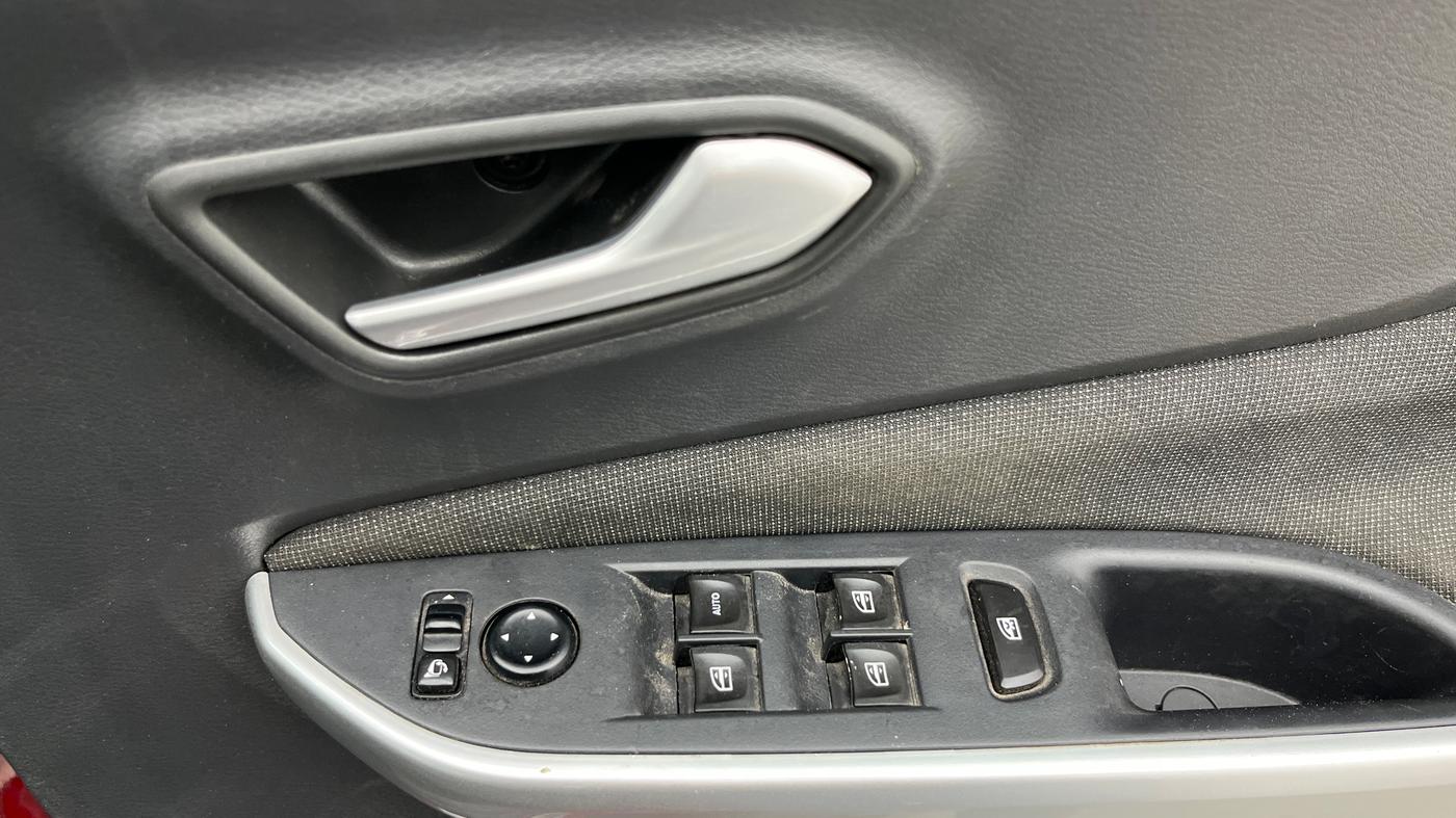 2023 Nissan MAGNITE XV PREMIUM, Petrol, Manual, 69,400 km, Driver Side Door Panels Control