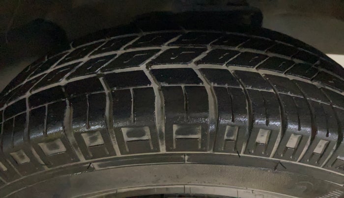 2022 Maruti Eeco 5 STR AC (O), Petrol, Manual, 26,571 km, Right Front Tyre Tread