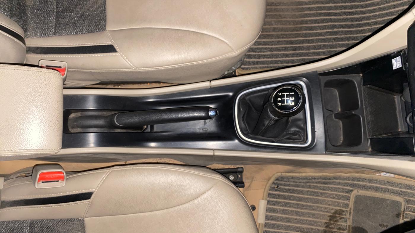 2022 Maruti Ciaz DELTA 1.5 SHVS MT PETROL, Petrol, Manual, 69,786 km, Gear Lever