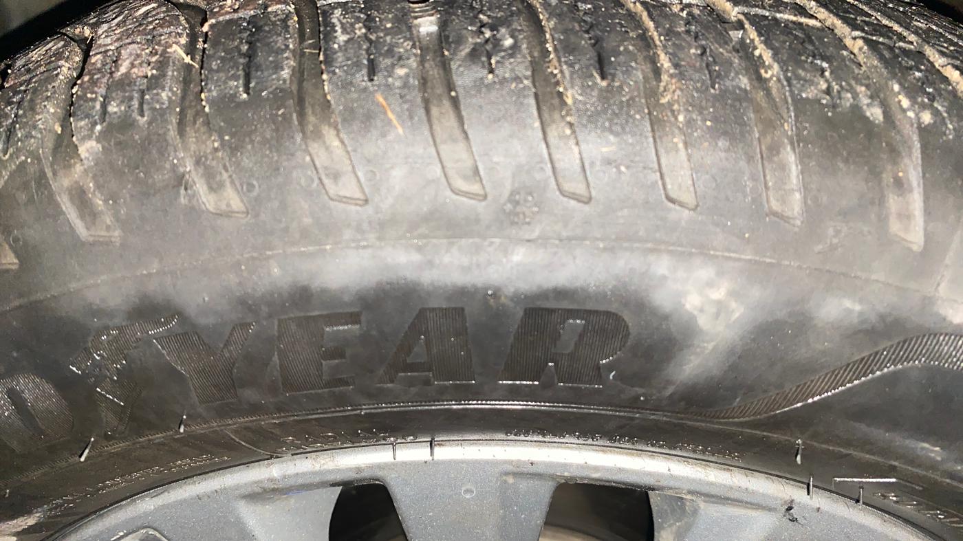 2022 Maruti Ciaz DELTA 1.5 SHVS MT PETROL, Petrol, Manual, 69,786 km, Left Front Tyre Tread
