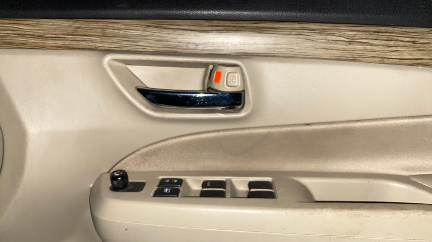 2022 Maruti Ciaz DELTA 1.5 SHVS MT PETROL, Petrol, Manual, 69,786 km, Driver Side Door Panels Control