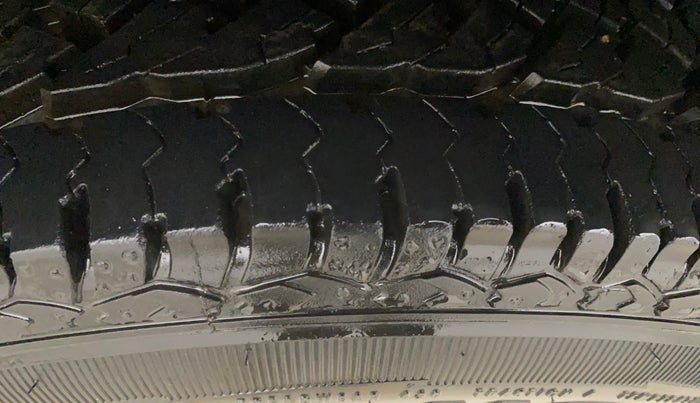 2017 Renault Duster RXS CVT, Petrol, Automatic, 61,503 km, Left Front Tyre Tread