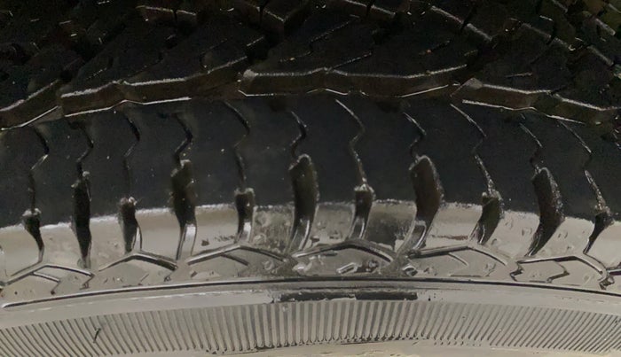 2017 Renault Duster RXS CVT, Petrol, Automatic, 61,503 km, Left Rear Tyre Tread