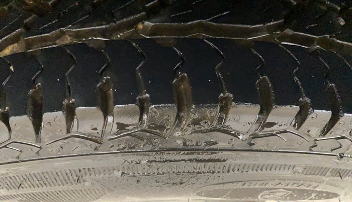 2017 Renault Duster RXS CVT, Petrol, Automatic, 61,503 km, Right Rear Tyre Tread